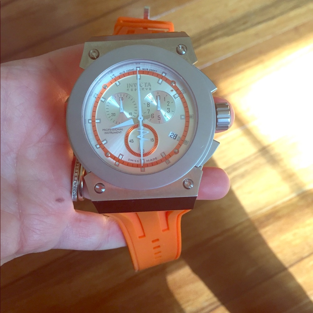 Invicta reserve men’s watch. NEEDS NEW BATTERY!